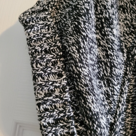 Cardigan - Picture 2 of 4